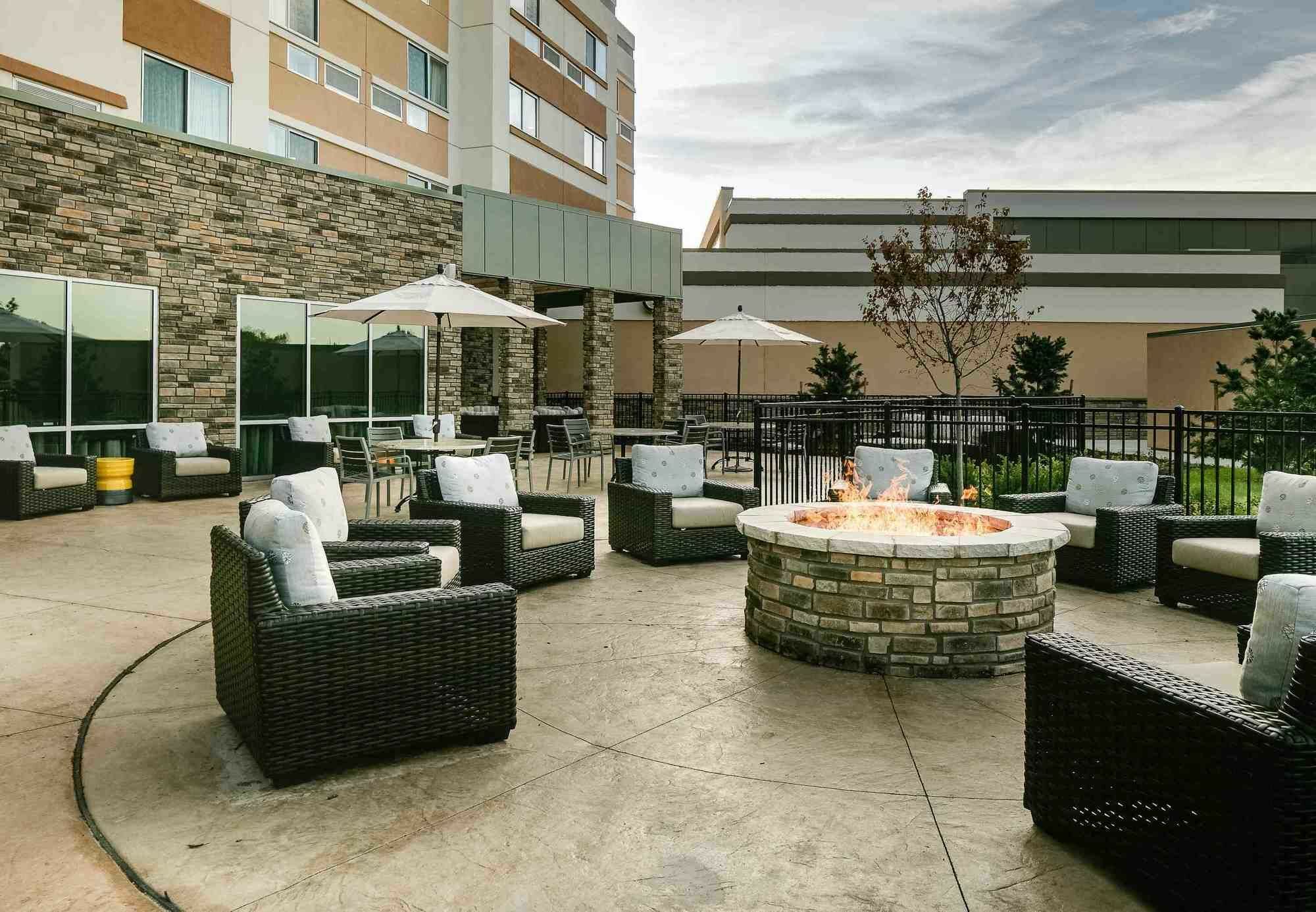Courtyard By Marriott Omaha Bellevue At Beardmore Event Center Exteriör bild